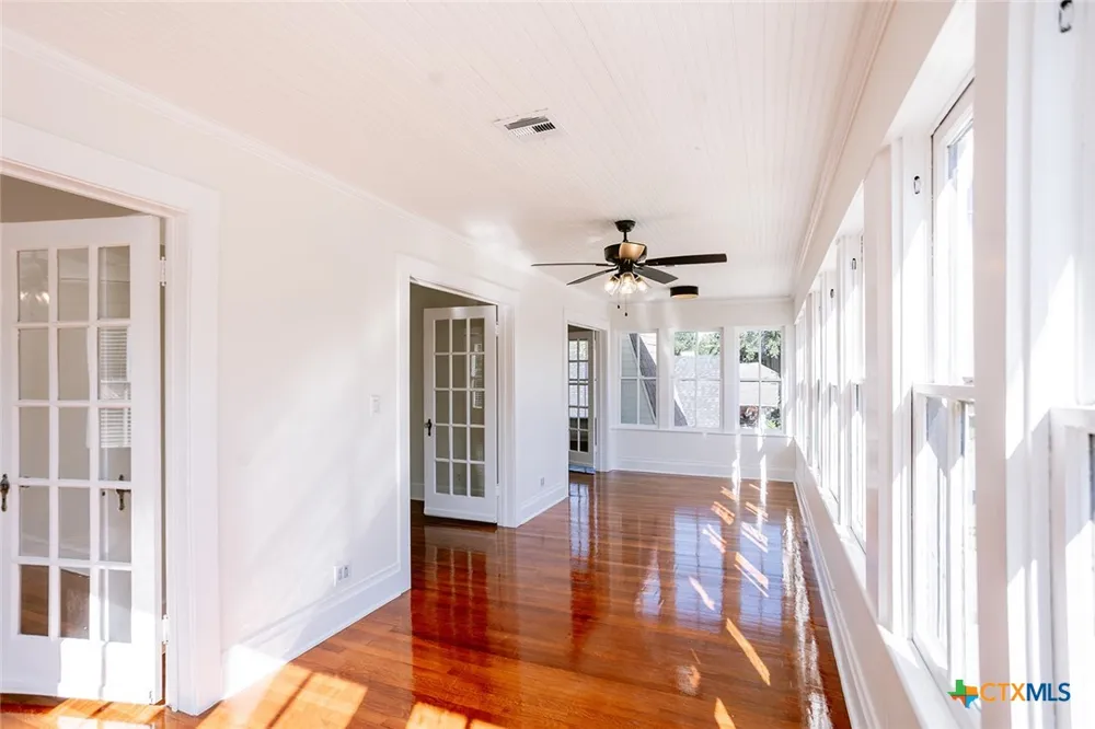 308 W Stayton Avenue Victoria, TX 77901