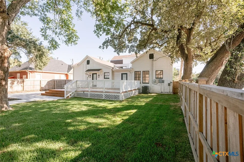 308 W Stayton Avenue Victoria, TX 77901