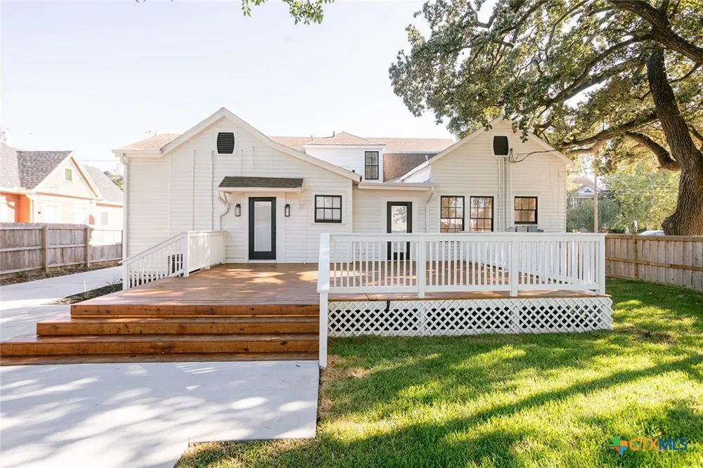 308 W Stayton Avenue Victoria, TX 77901
