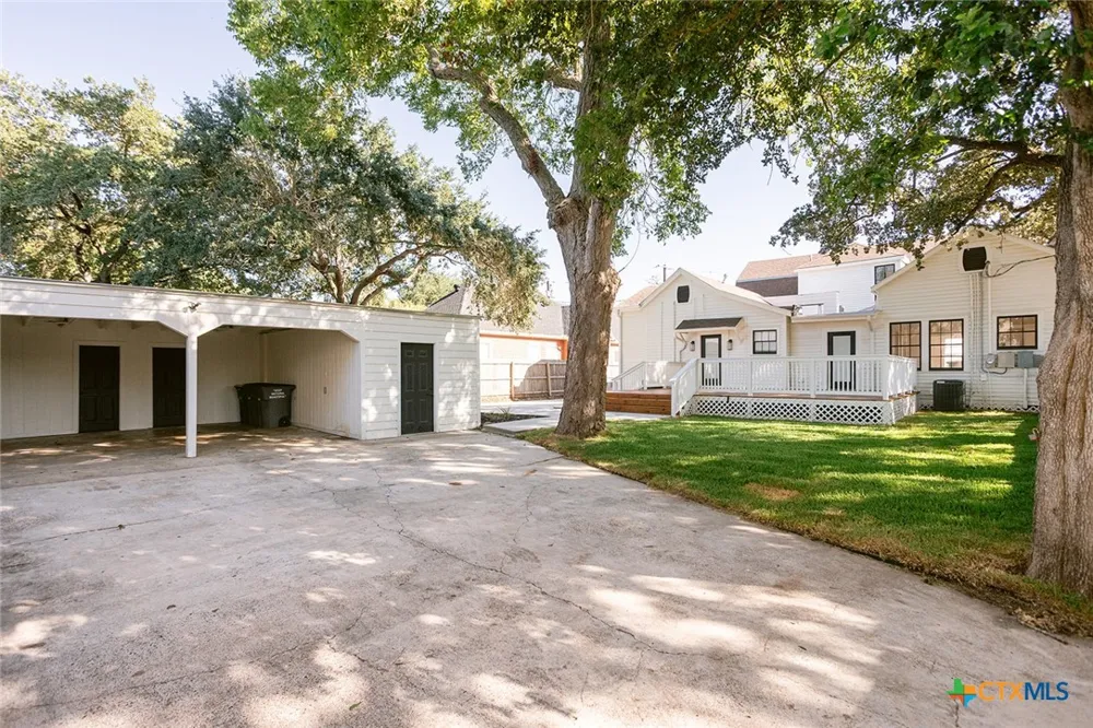 308 W Stayton Avenue Victoria, TX 77901