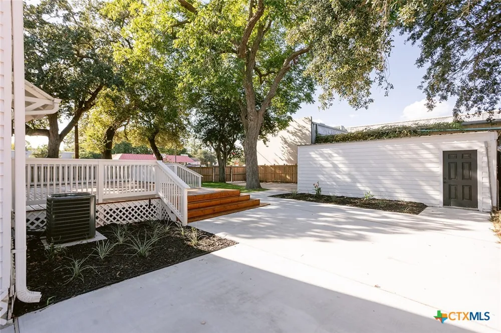 308 W Stayton Avenue Victoria, TX 77901