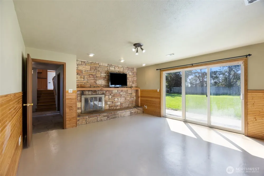 10755 SE Dune Lake Loop Moses Lake, WA 98837