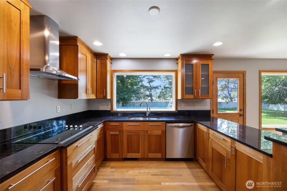 10755 SE Dune Lake Loop Moses Lake, WA 98837
