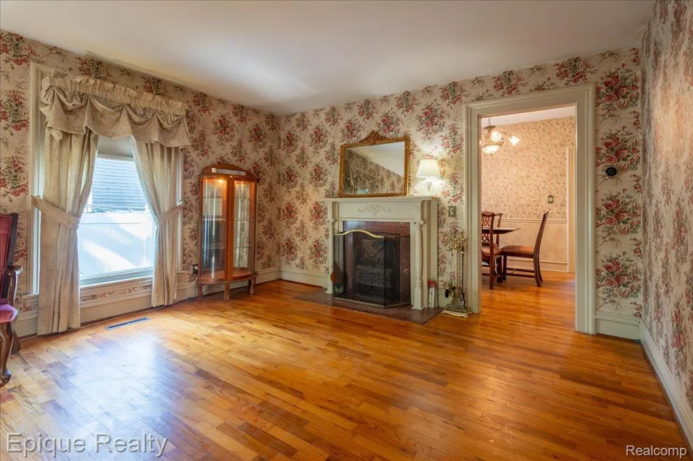 402 Hickory Street Owosso City, MI 48867