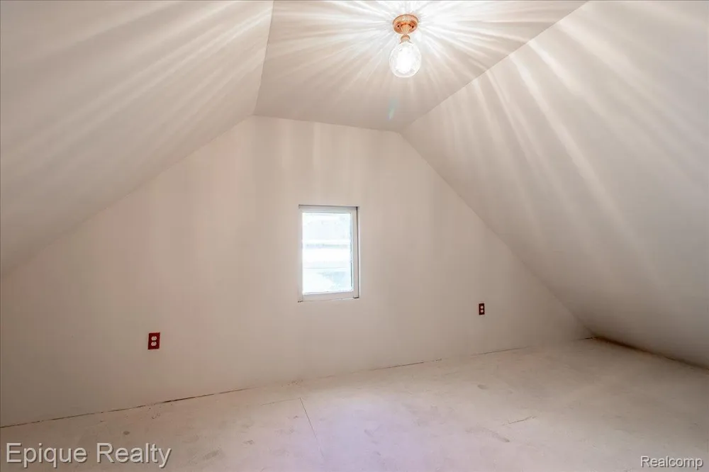 402 Hickory Street Owosso City, MI 48867