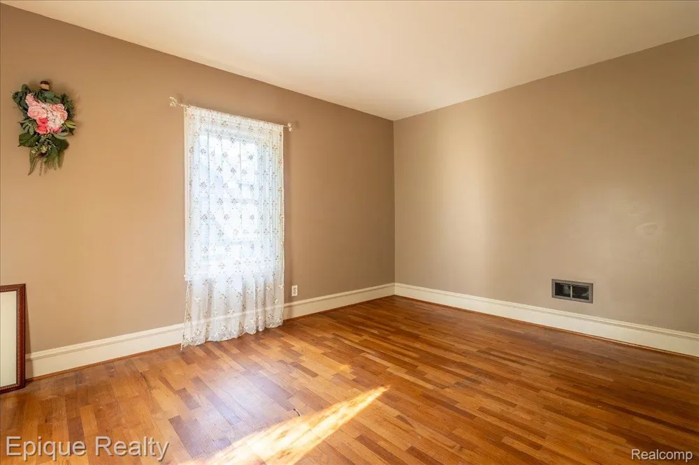 402 Hickory Street Owosso City, MI 48867