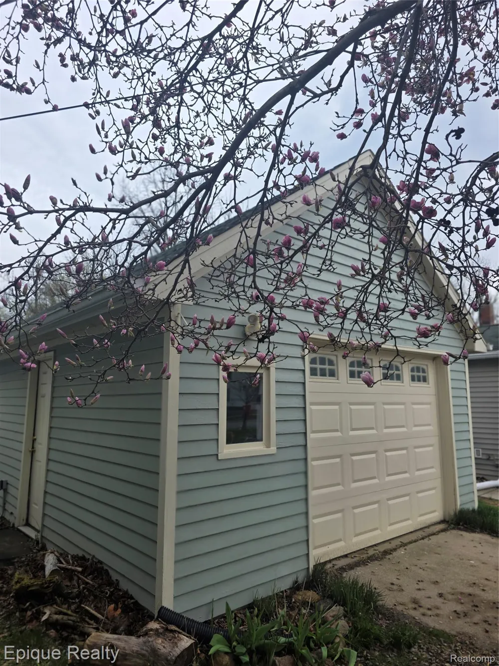 402 Hickory Street Owosso City, MI 48867