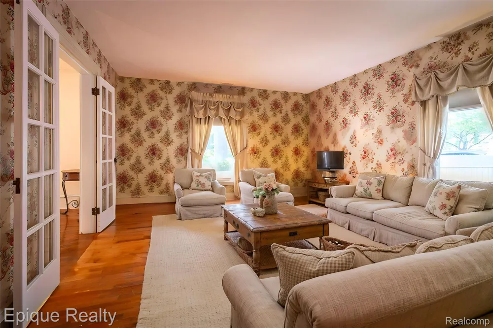 402 Hickory Street Owosso City, MI 48867