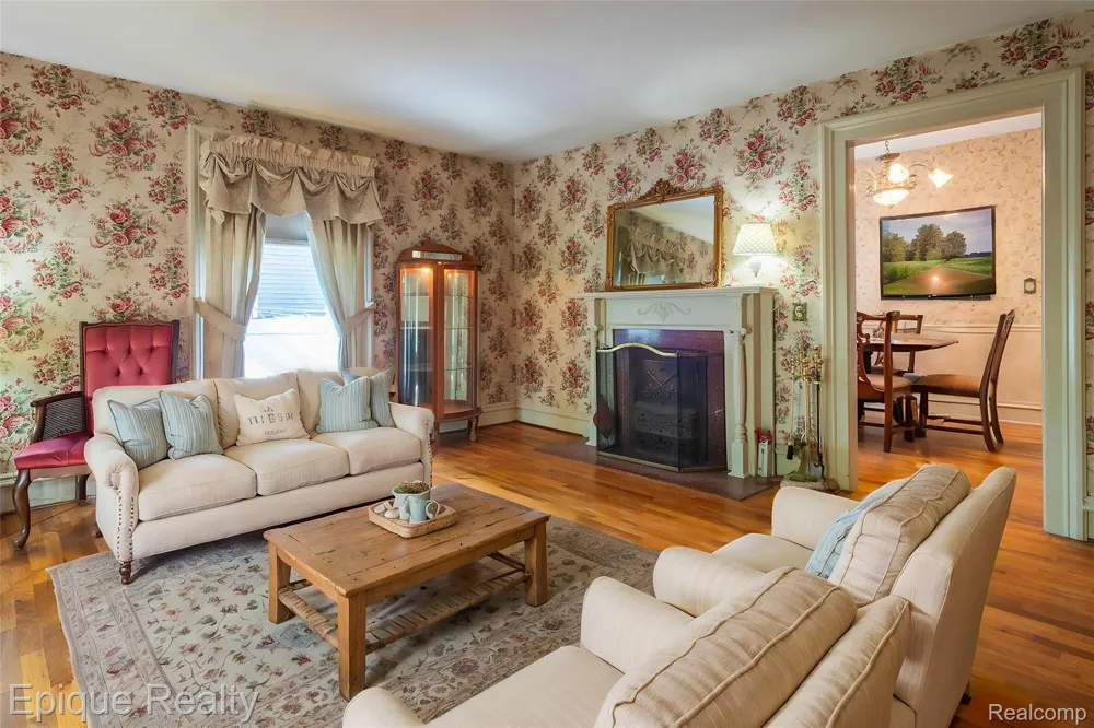 402 Hickory Street Owosso City, MI 48867