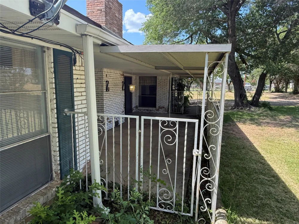 604 E Highland Road Ovilla, TX 75154