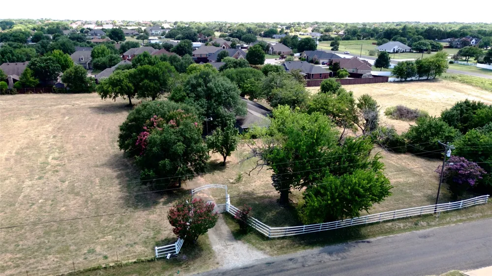 604 E Highland Road Ovilla, TX 75154