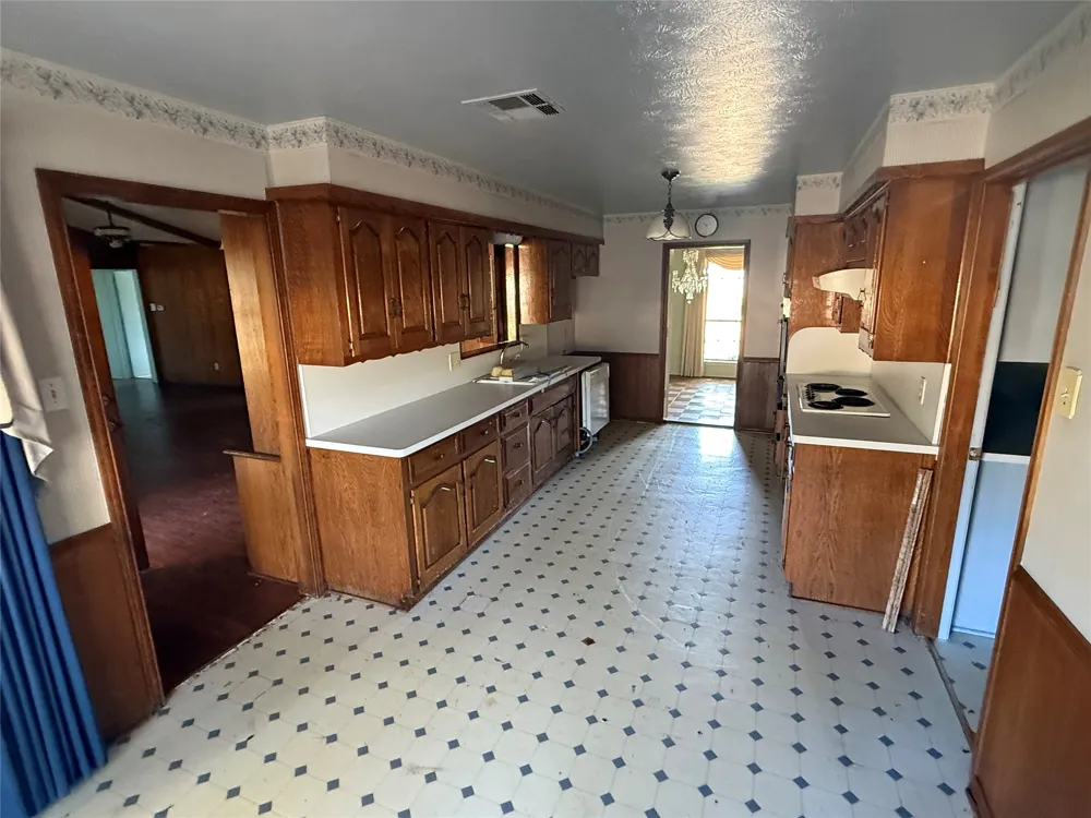 604 E Highland Road Ovilla, TX 75154