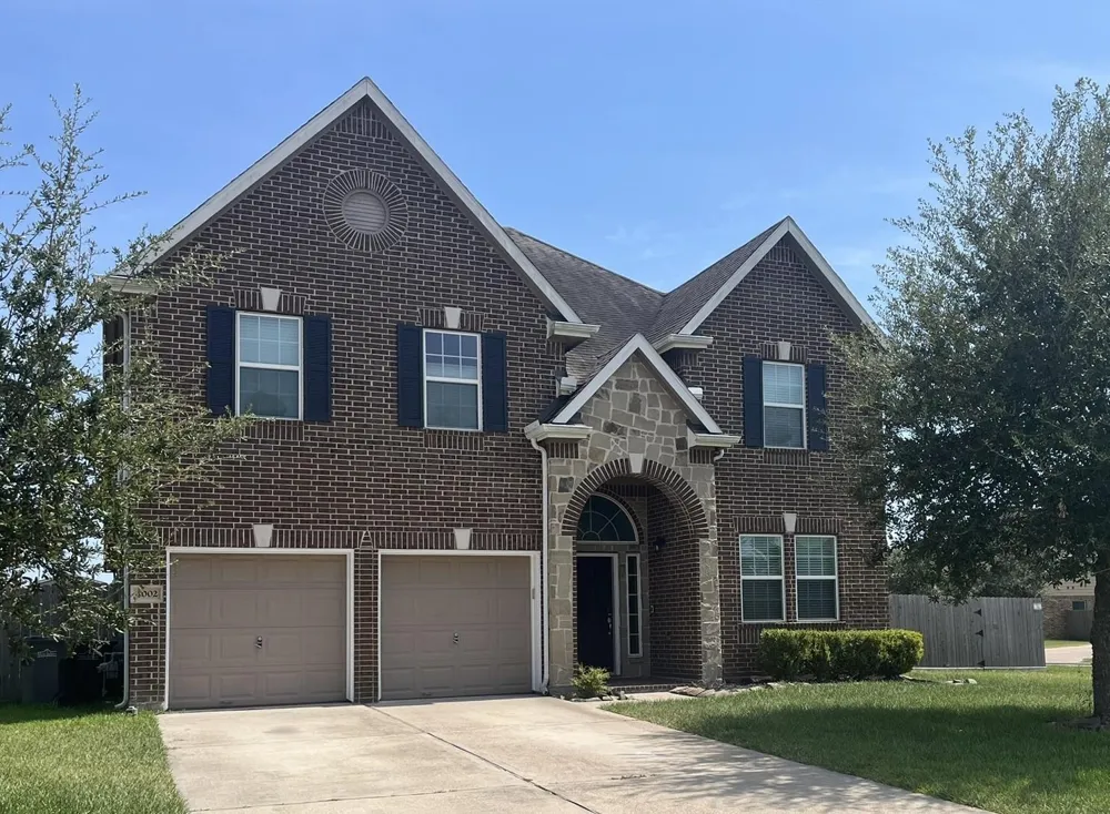 4002 Longwood Drive Mont Belvieu, TX 77523