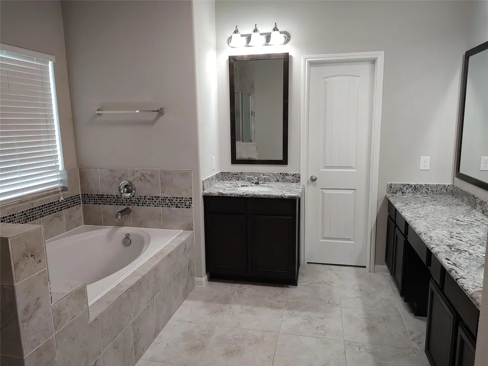 4002 Longwood Drive Mont Belvieu, TX 77523