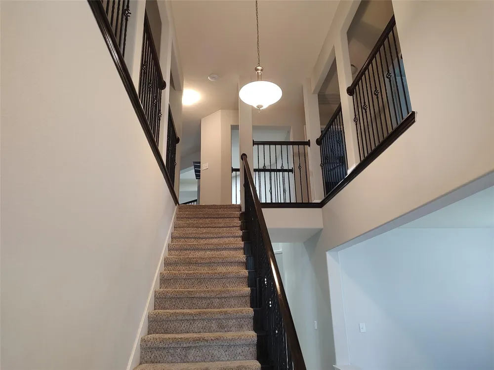4002 Longwood Drive Mont Belvieu, TX 77523