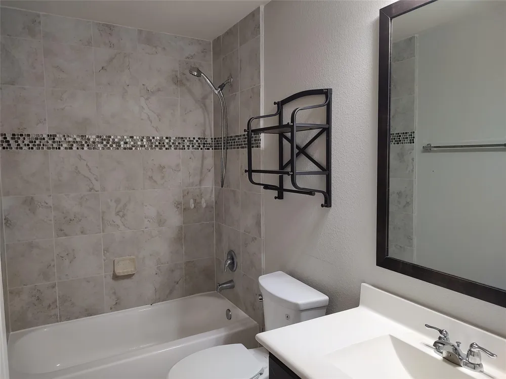 4002 Longwood Drive Mont Belvieu, TX 77523