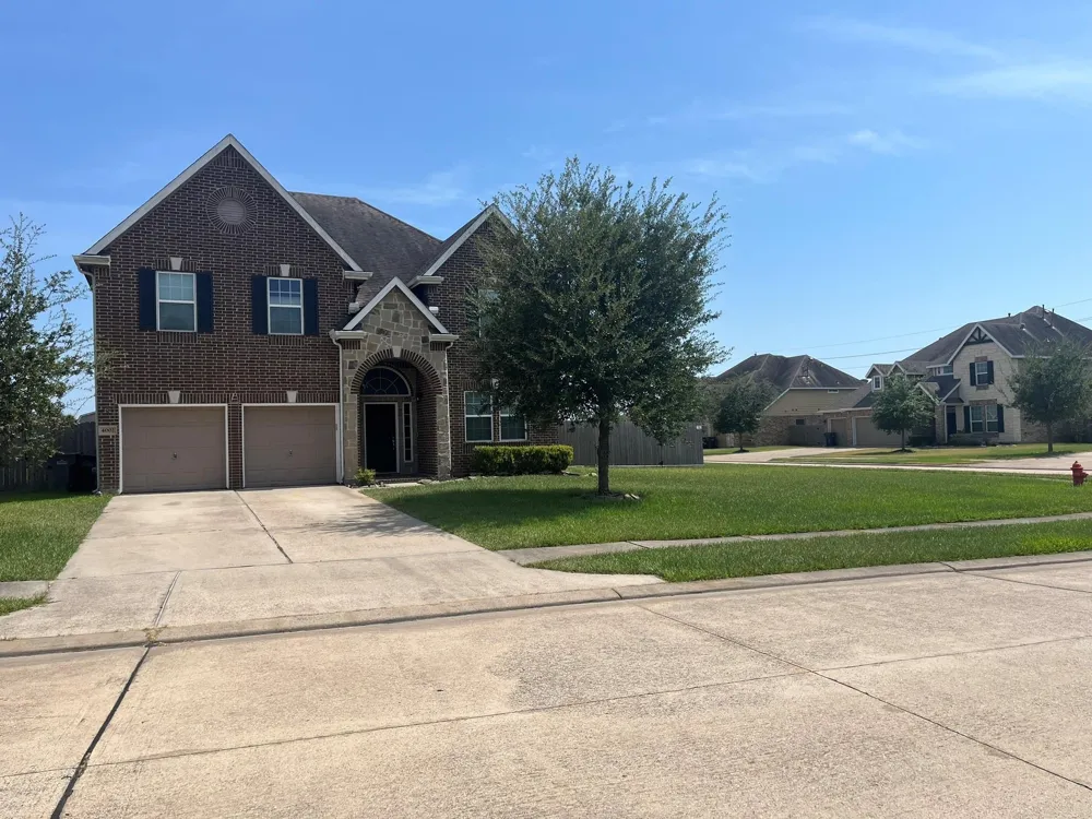 4002 Longwood Drive Mont Belvieu, TX 77523