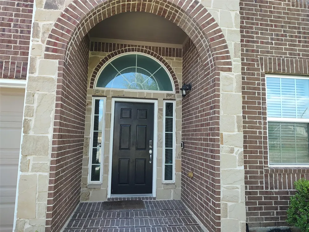4002 Longwood Drive Mont Belvieu, TX 77523