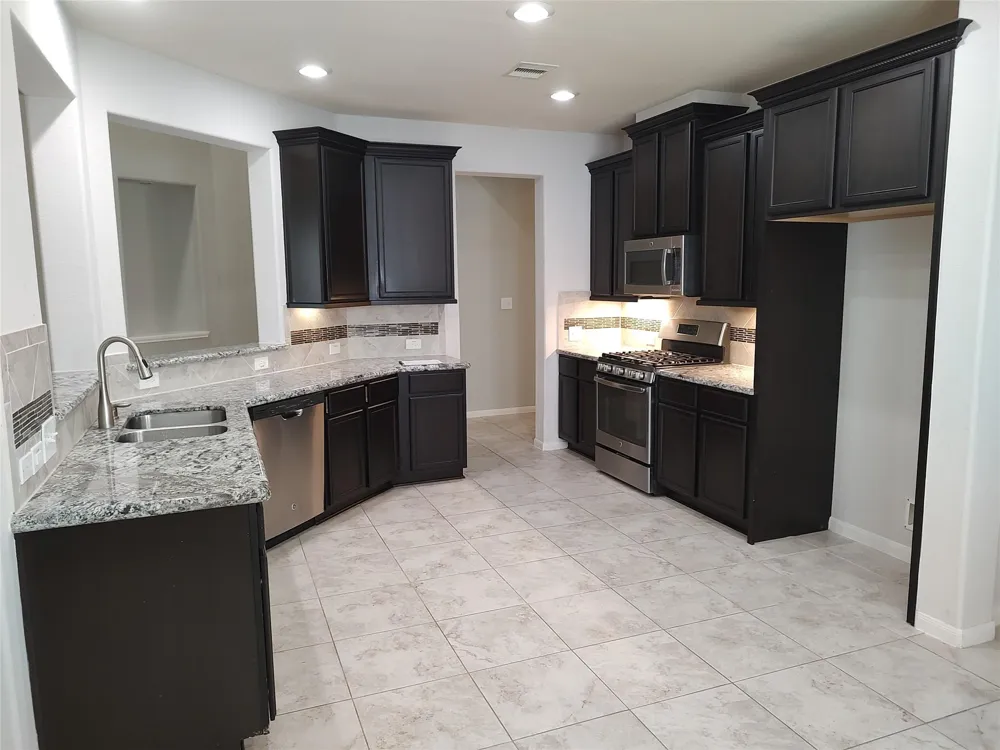 4002 Longwood Drive Mont Belvieu, TX 77523