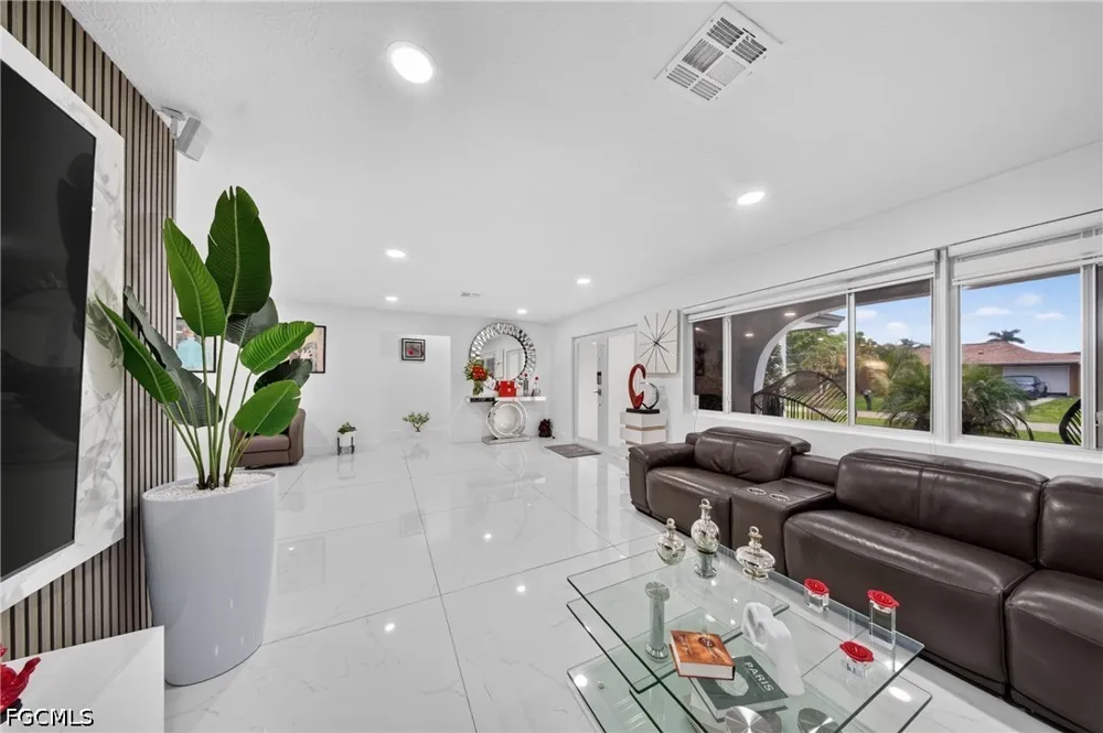 SE 43rd Street Cape Coral, FL 33904