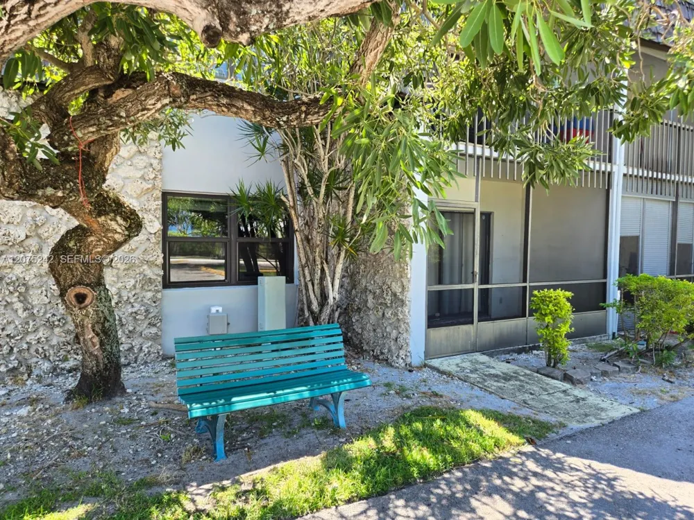 3105 Oakland Shores Dr #J101 Oakland Park, FL 33309