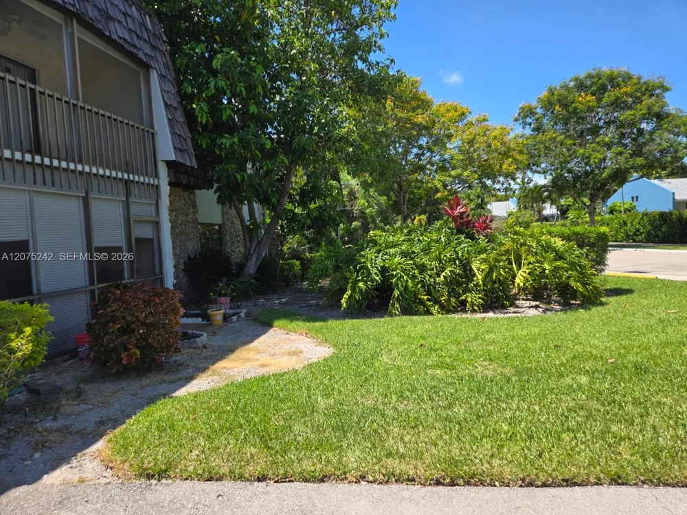 3105 Oakland Shores Dr #J101 Oakland Park, FL 33309