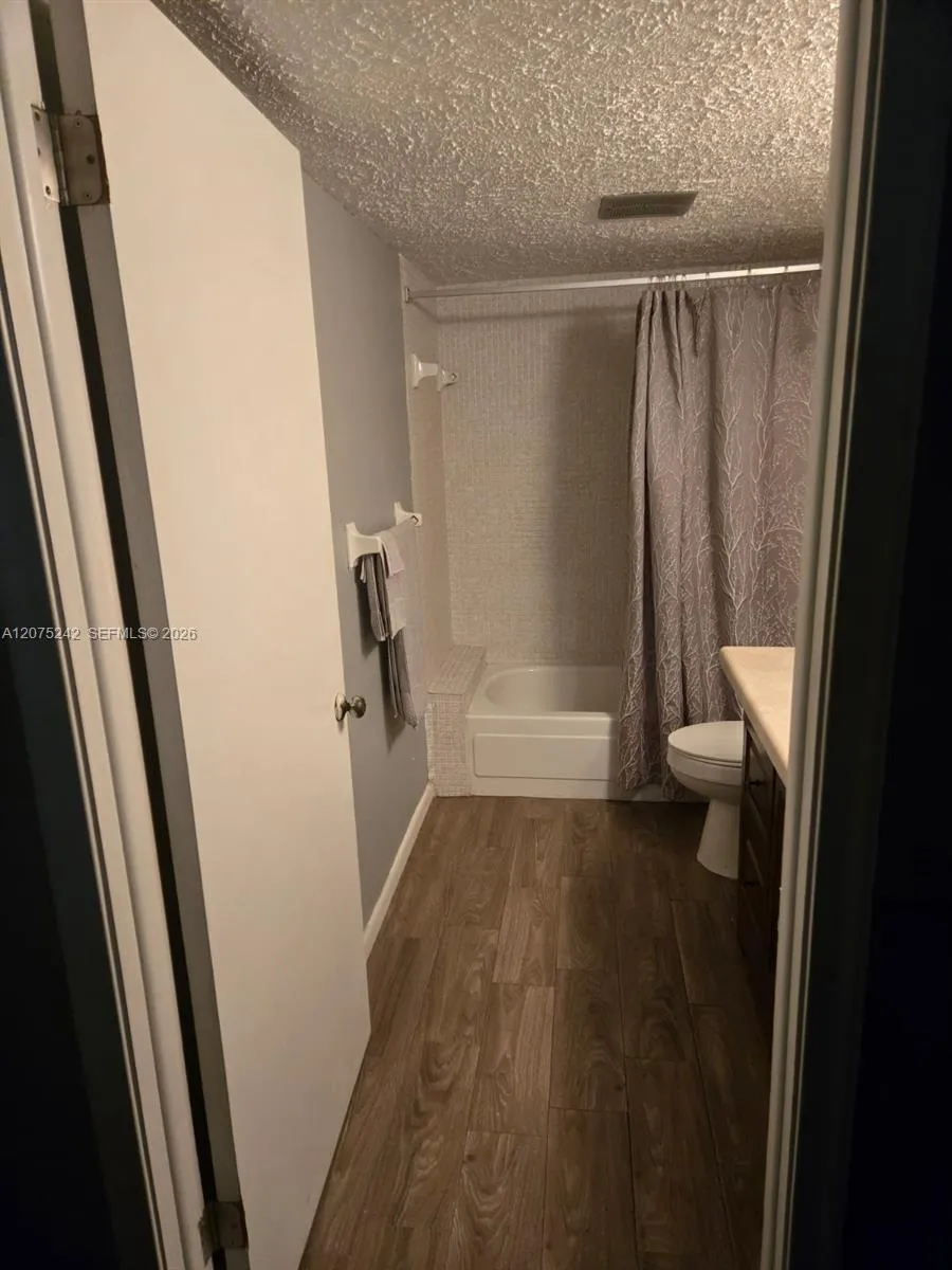 3105 Oakland Shores Dr #J101 Oakland Park, FL 33309