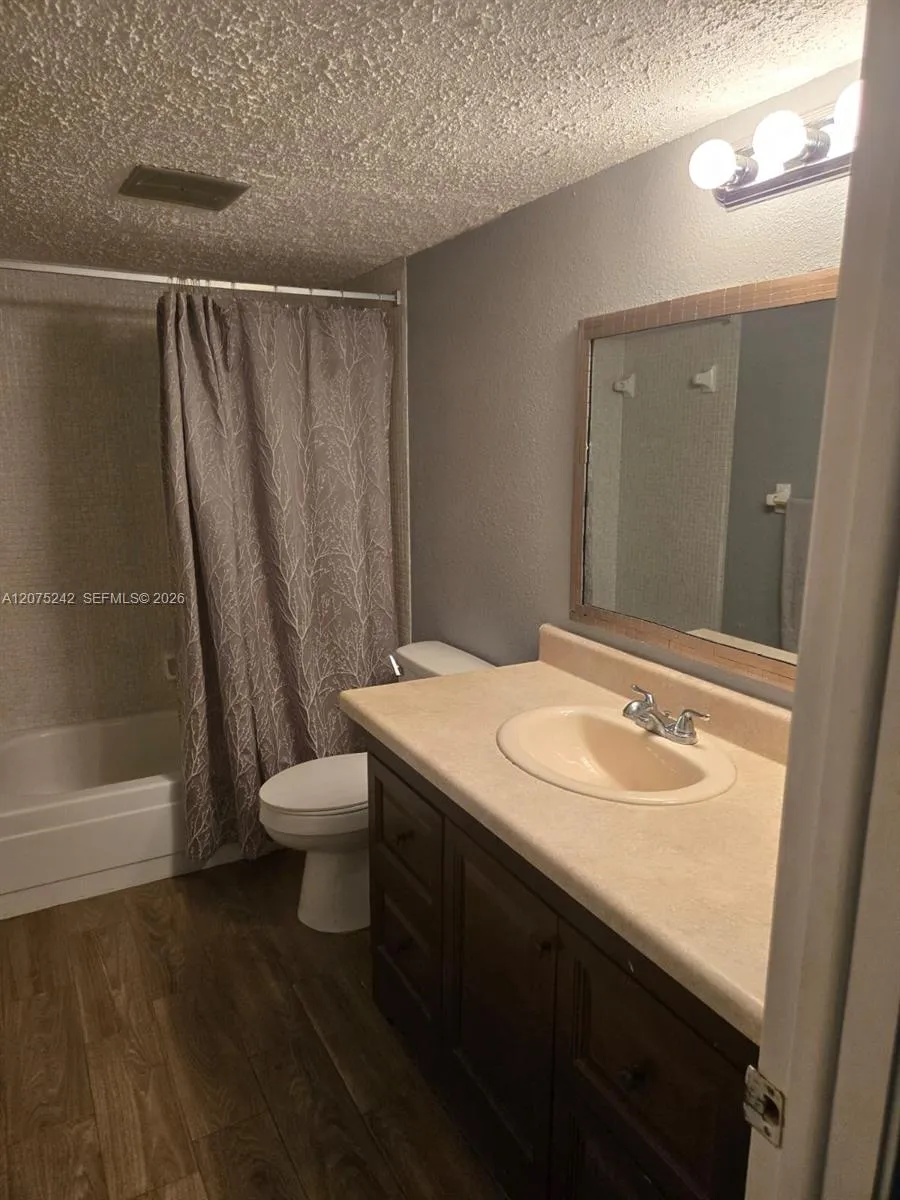3105 Oakland Shores Dr #J101 Oakland Park, FL 33309