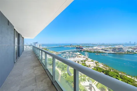 50 Biscayne Blvd #4402