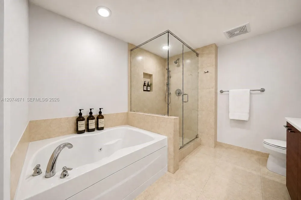 50 Biscayne Blvd #4402 Miami, FL 33132