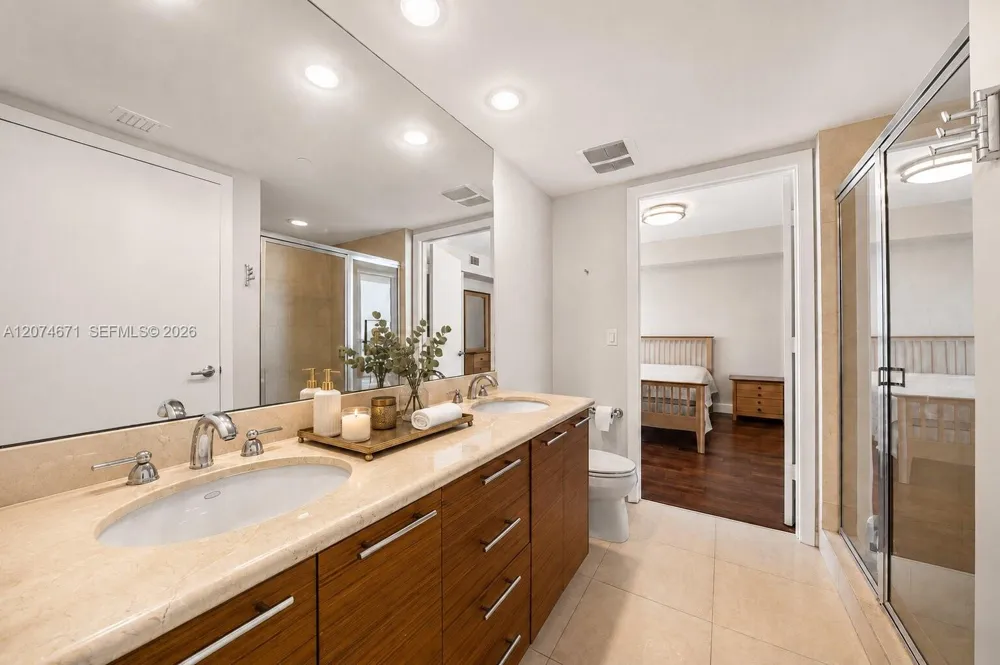 50 Biscayne Blvd #4402 Miami, FL 33132