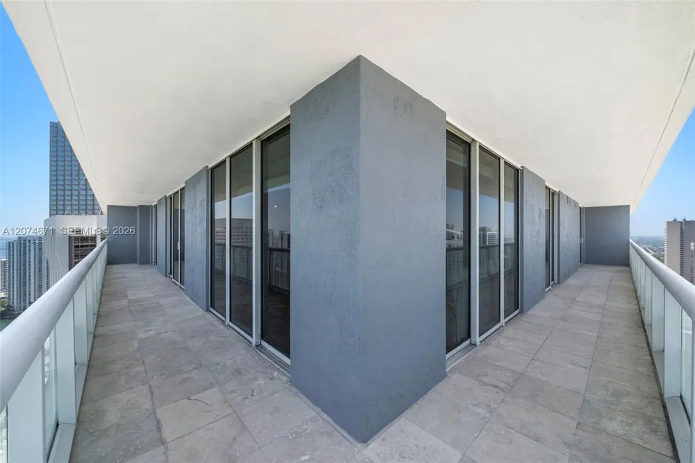 50 Biscayne Blvd #4402 Miami, FL 33132