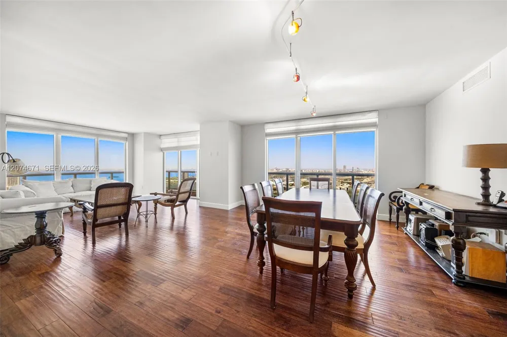 50 Biscayne Blvd #4402 Miami, FL 33132