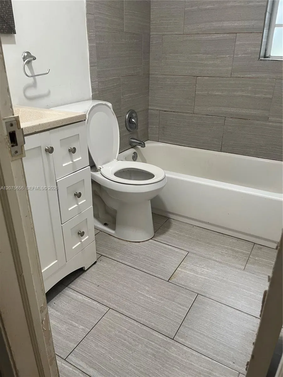 1851 NW 51st Ter Miami, FL 33142
