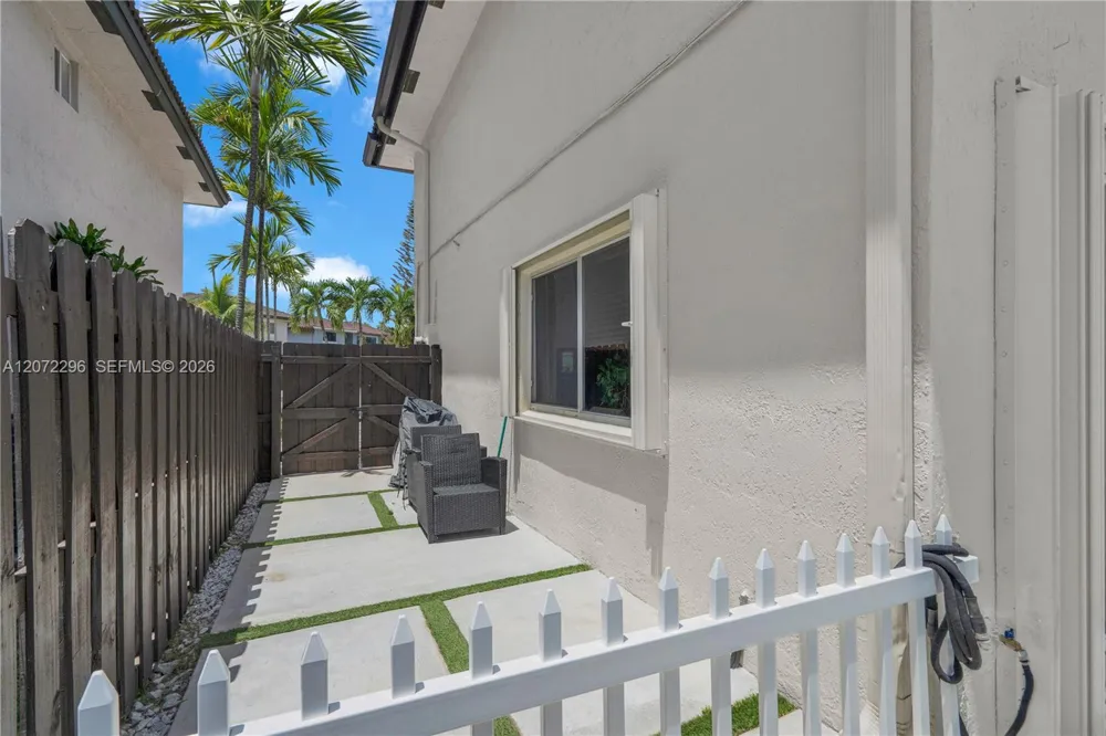 16711 SW 140th Ave Miami, FL 33177