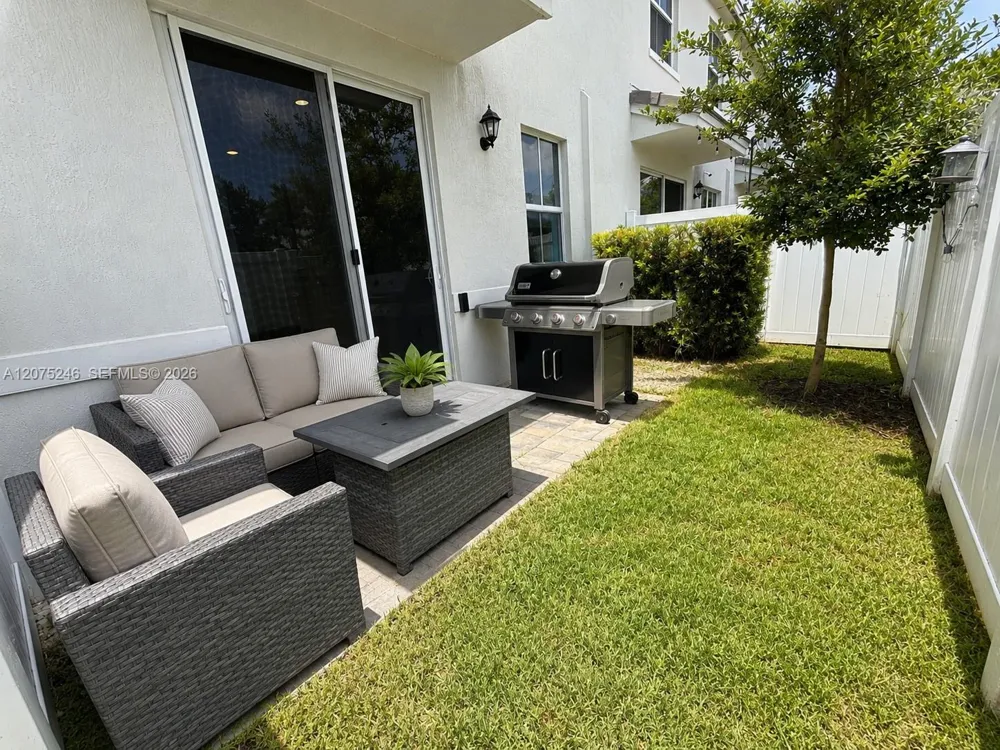 181 SW 170th Ave Pembroke Pines, FL 33027