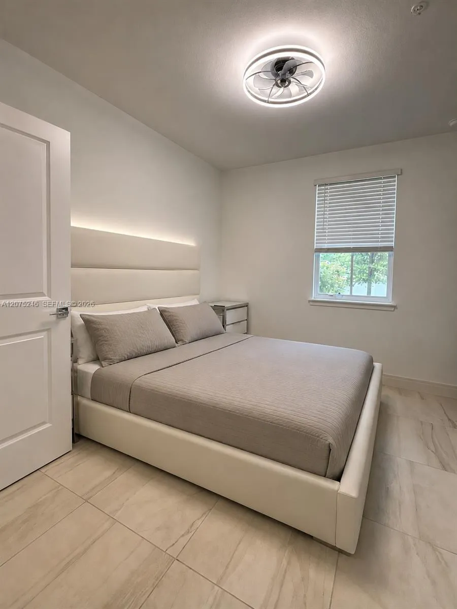 181 SW 170th Ave Pembroke Pines, FL 33027