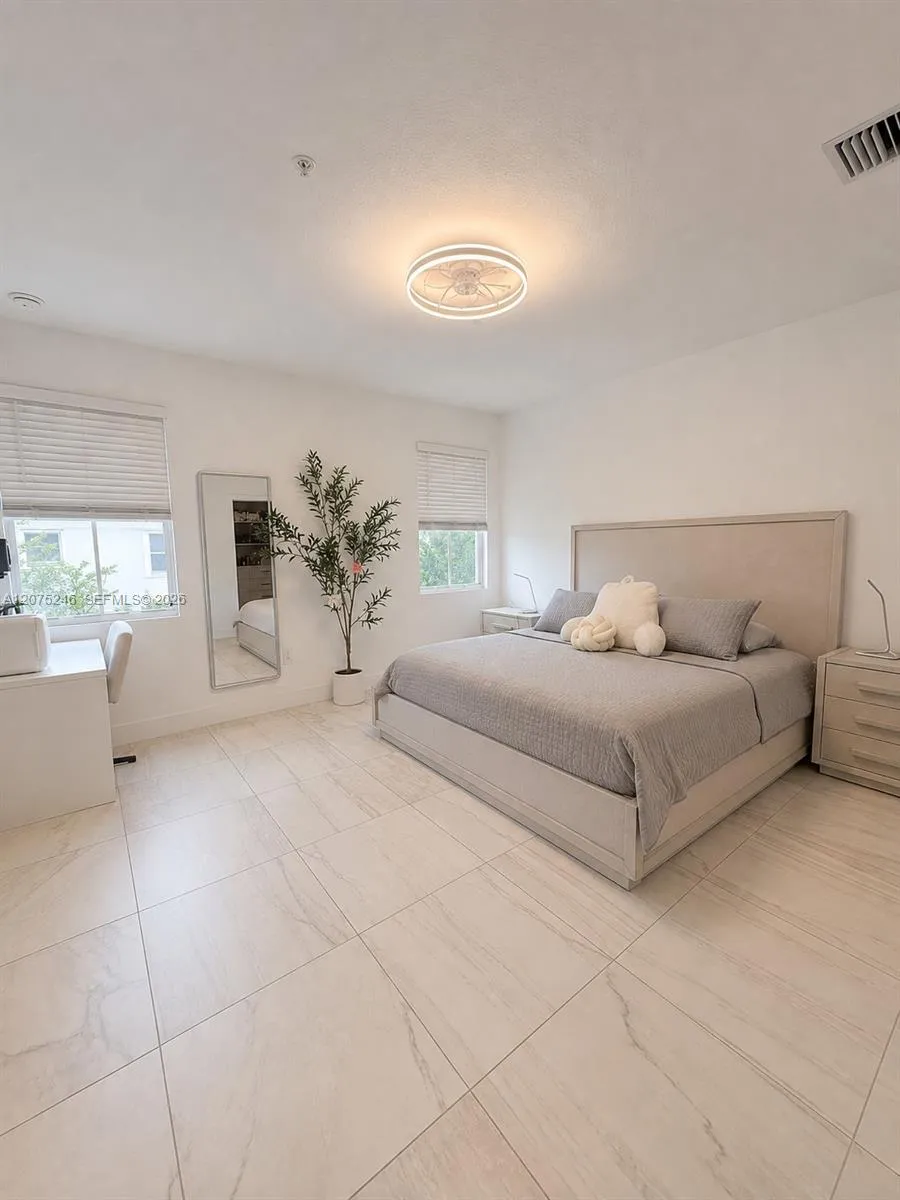 181 SW 170th Ave Pembroke Pines, FL 33027