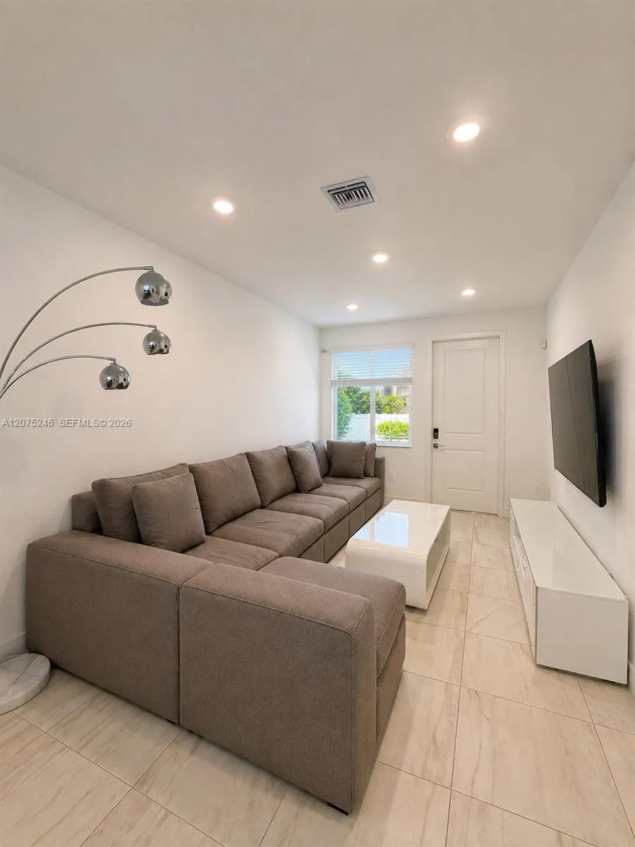 181 SW 170th Ave Pembroke Pines, FL 33027