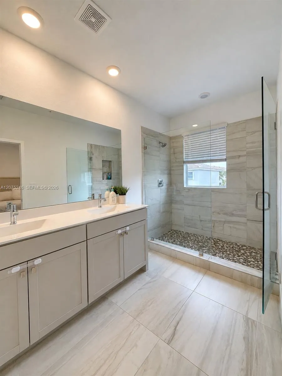 181 SW 170th Ave Pembroke Pines, FL 33027