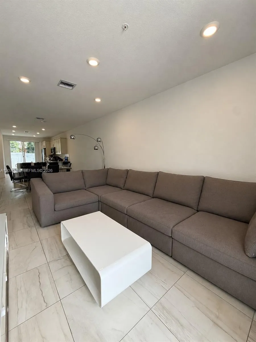 181 SW 170th Ave Pembroke Pines, FL 33027