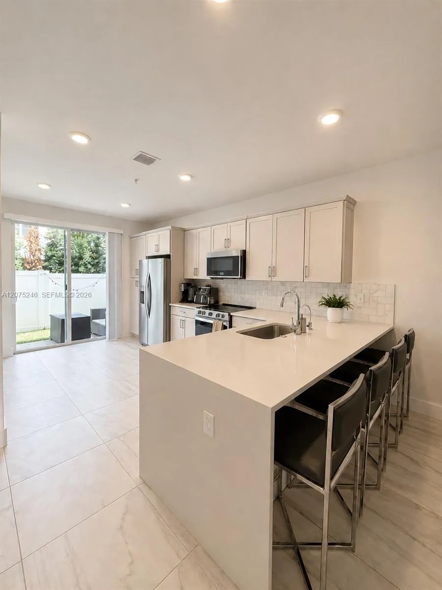 181 SW 170th Ave Pembroke Pines, FL 33027