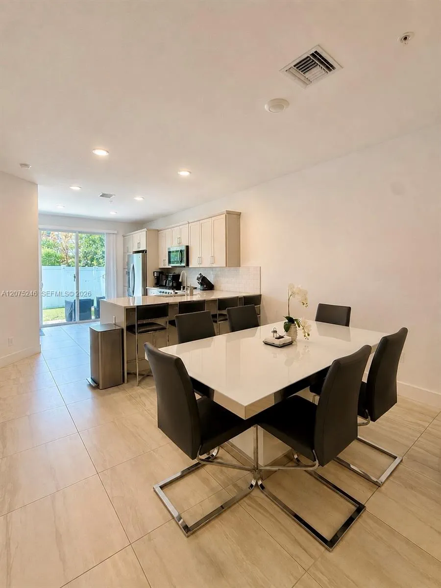 181 SW 170th Ave Pembroke Pines, FL 33027