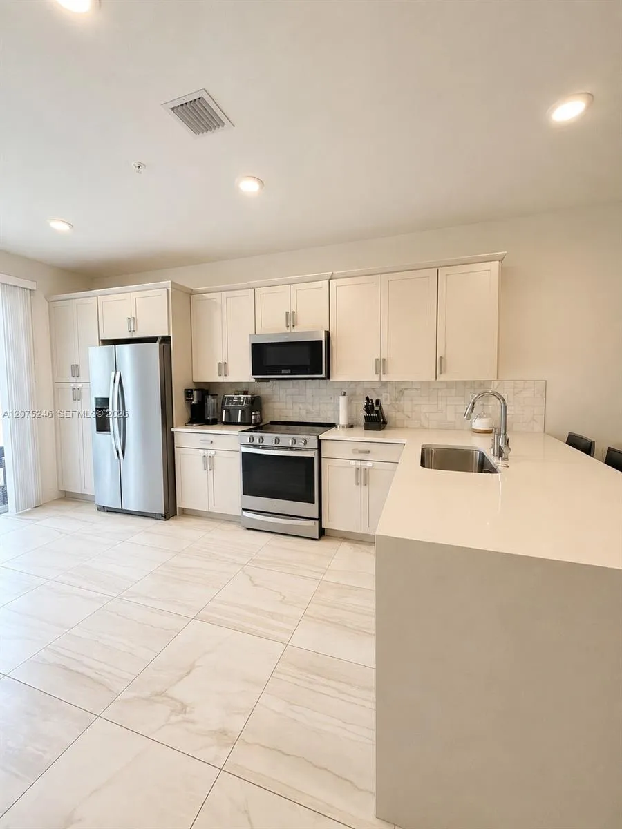 181 SW 170th Ave Pembroke Pines, FL 33027
