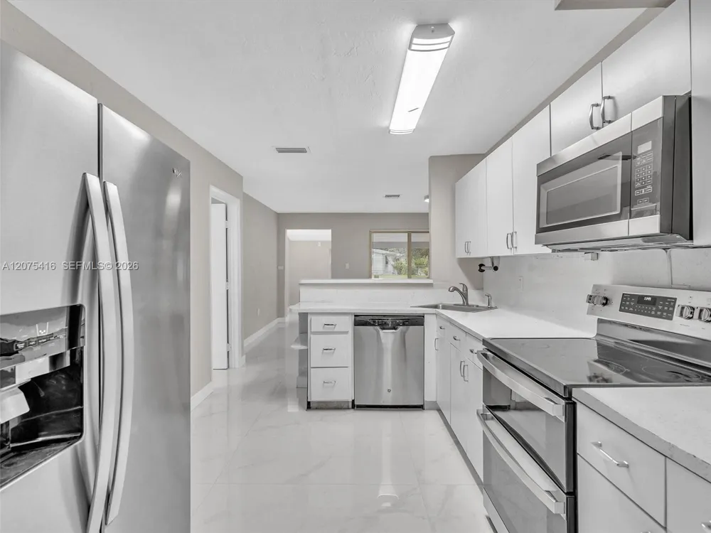 6800 Raleigh St Hollywood, FL 33024