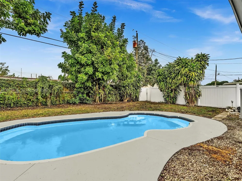 6800 Raleigh St Hollywood, FL 33024