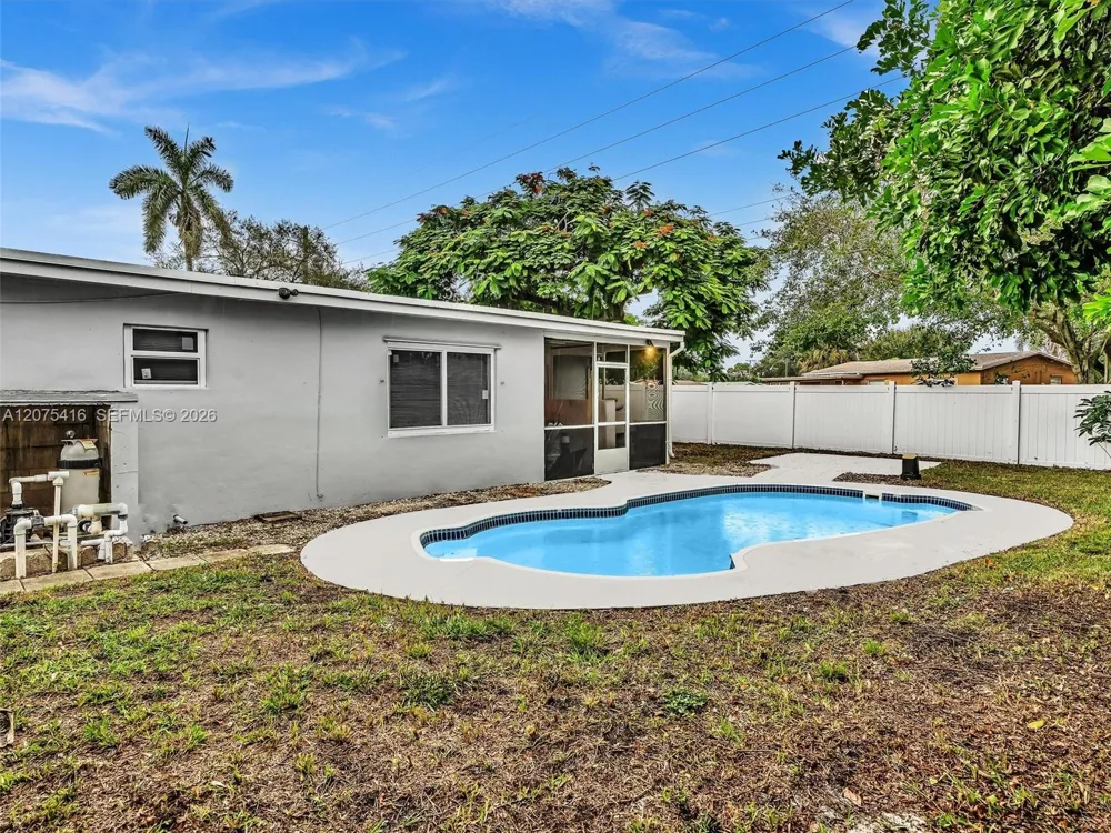 6800 Raleigh St Hollywood, FL 33024