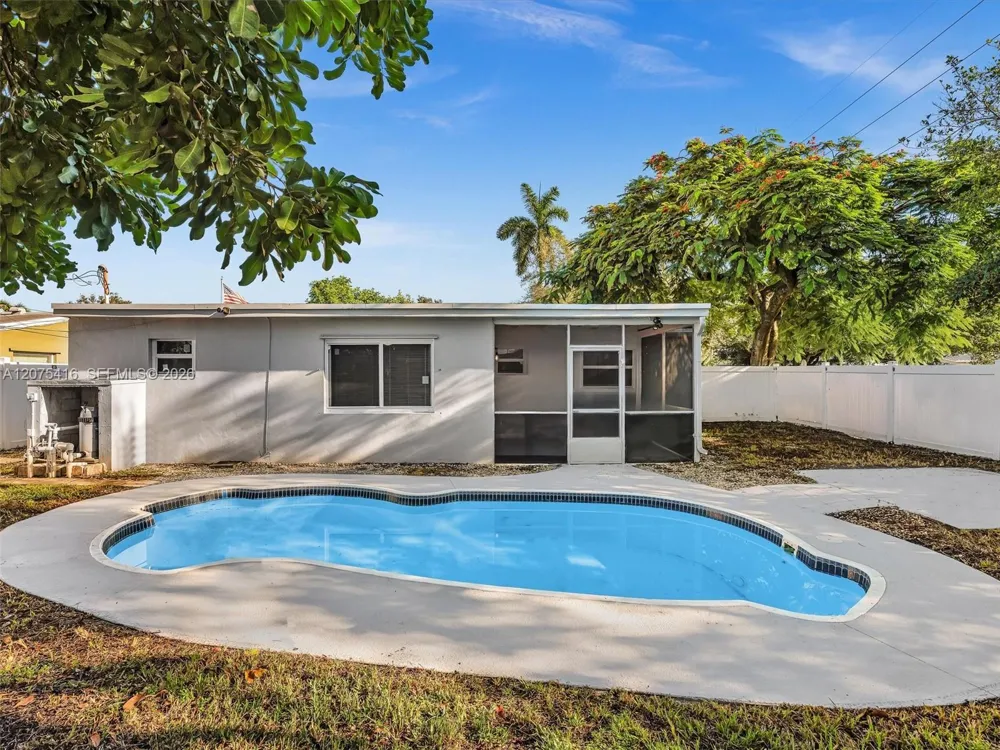 6800 Raleigh St Hollywood, FL 33024