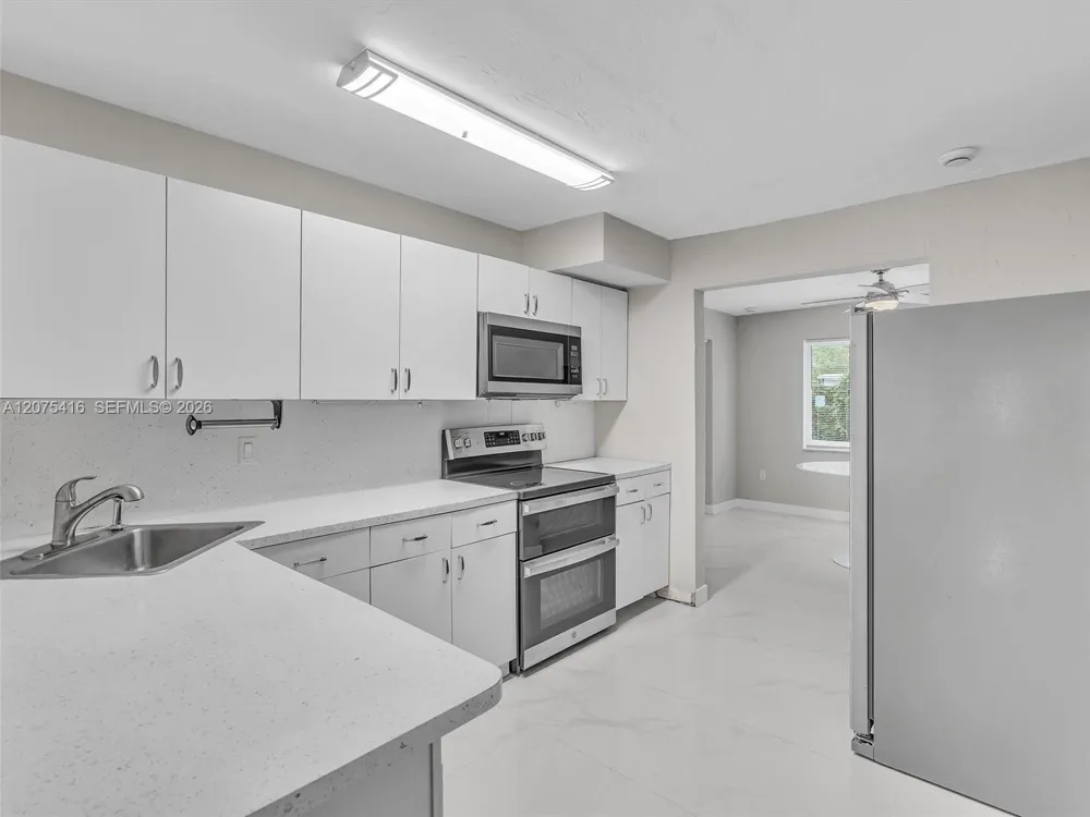 6800 Raleigh St Hollywood, FL 33024