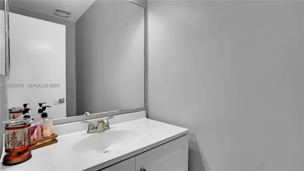 7025 W 3rd Ct Hialeah, FL 33014